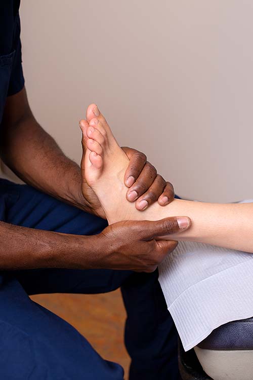 Manipulation du pied en podiatrie